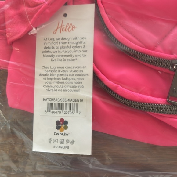 Lug Hatchback SE, Magenta, NWT - Picture 4 of 12